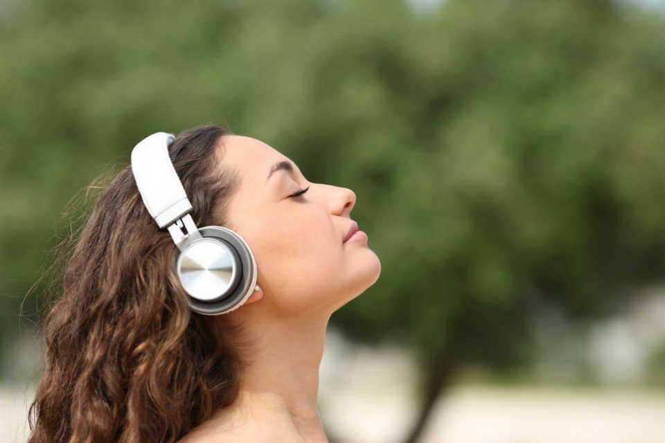 hypnose pendant la grossesse sans perte de contrôle femme enceinte détendue HypnoNatal®